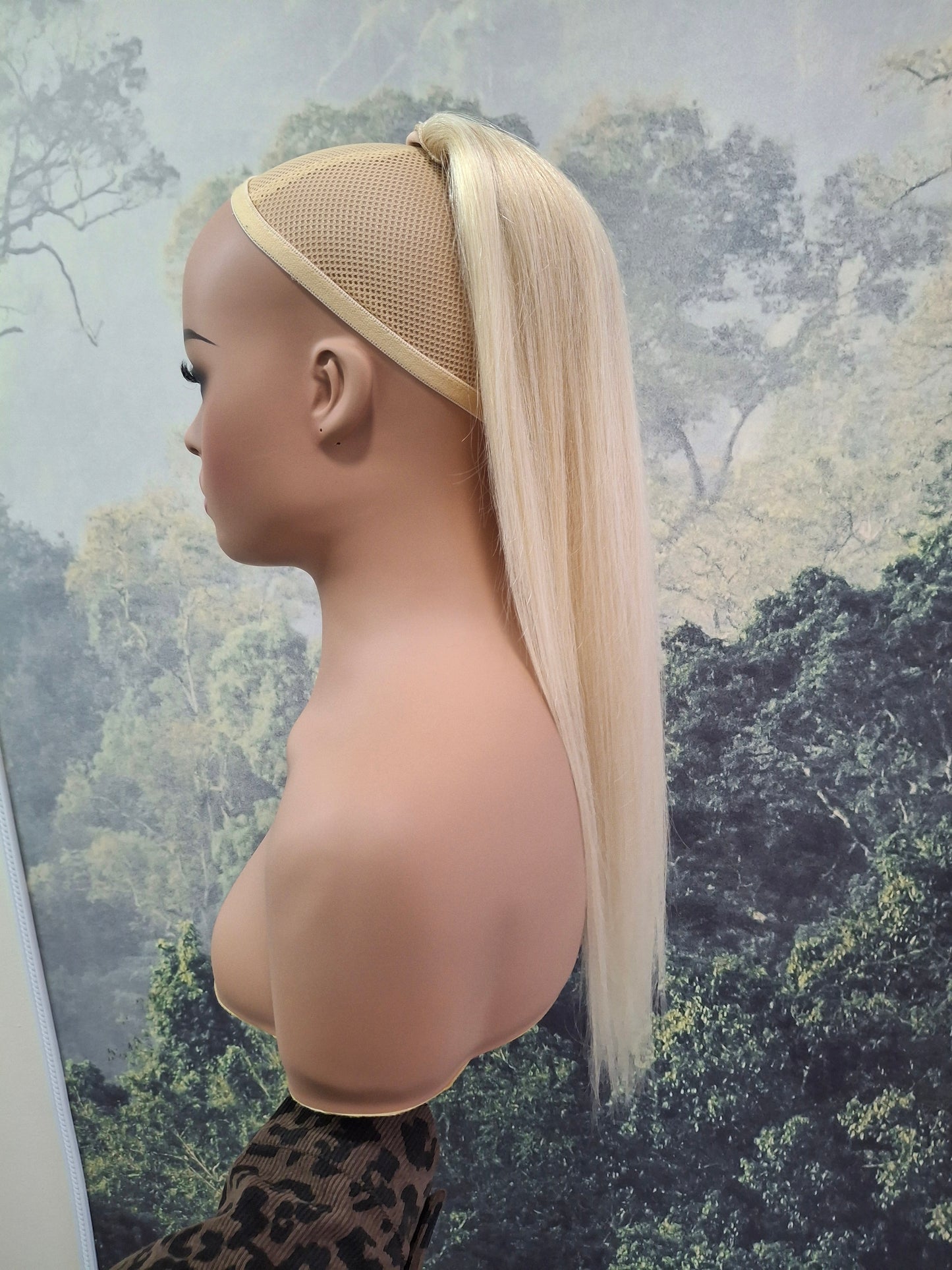 Ponytail extension - drawstring and comb, 60 lightest blonde, 18inch