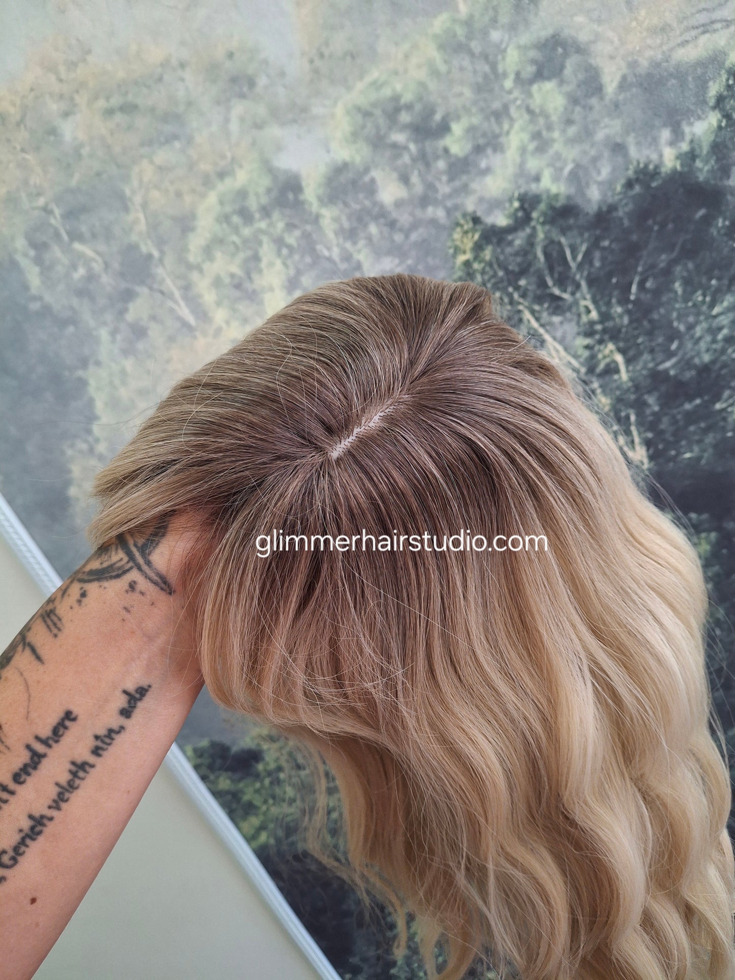 Amy budget friendly fibre wig, layers,  wavy, bombshell blonde , Medium adjustable cap