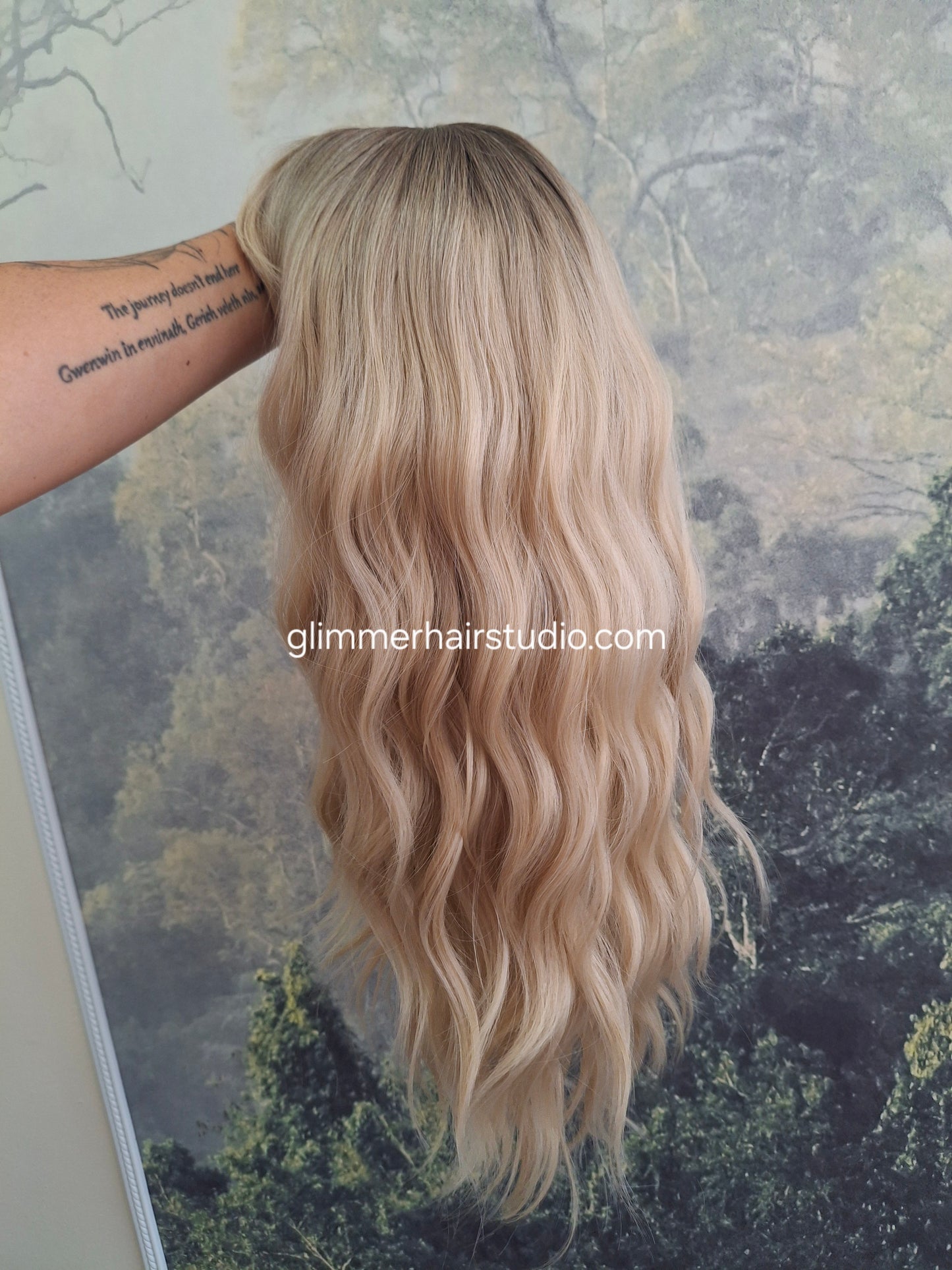 Amy budget friendly fibre wig, layers,  wavy, bombshell blonde , Medium adjustable cap