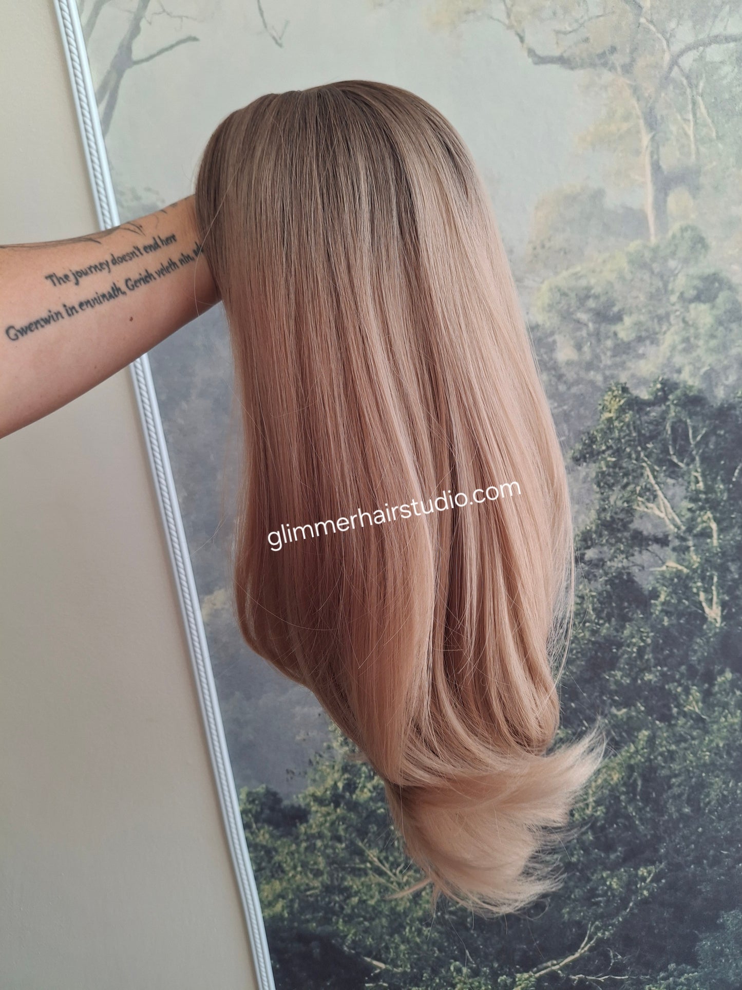 Amy budget frienly fibre wig, long layers, honey blonde with soft root, Medum adjustable cap