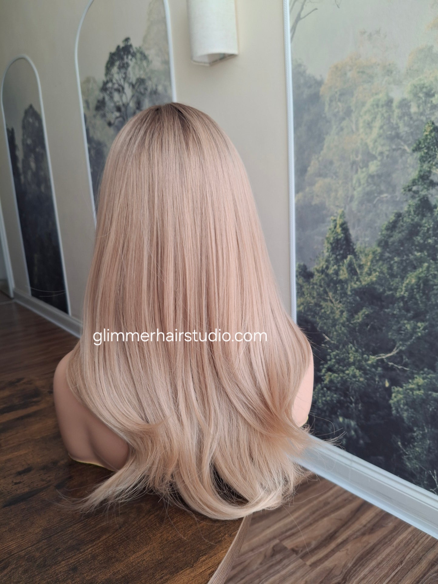 Amy budget frienly fibre wig, long layers, honey blonde with soft root, Medum adjustable cap